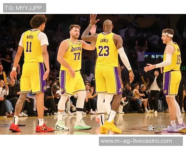 尼克斯与湖人全场激战回顾球星表现与精彩瞬间一网打尽